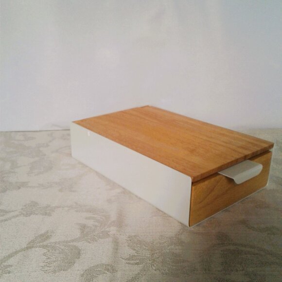 NEW Jewelry box with mirror - Picture 3 of 5